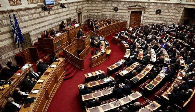 البرلمان اليوناني يوافق على قرارات جديدة لتدارك أزمة الديون