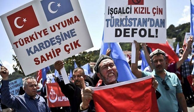 الصين تتهم تركيا باستخدام الويغور كوقود لـ