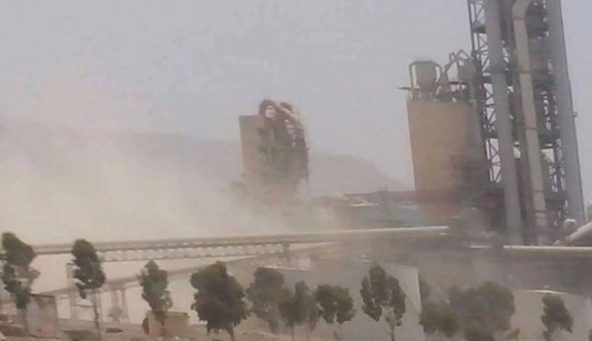 الطيران السعودي يُدمر أكبر 3 مصانع أسمنت في اليمن