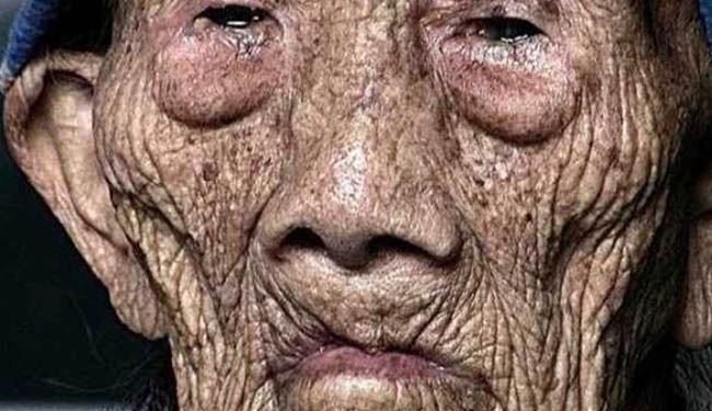 رجل صيني يعيش 256 عاما ويتزوج 23 امرأة .. وهذه الاسباب!
