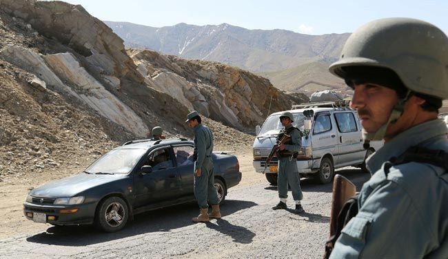 مقتل 14 جنديا افغانيا في غارة امريكية على حاجز للجيش