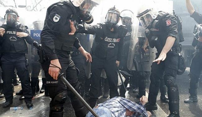 کشته شدن یک پليس در درگيري با معترضان در ترکیه