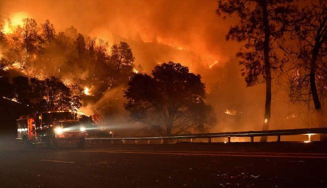 اكثر من 8500 رجل اطفاء يواجهون الحرائق التي اجتاحت كاليفورنيا