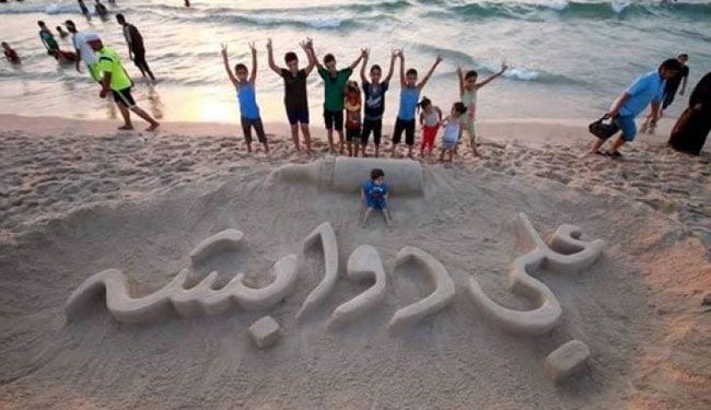 بالصور: رمال غزة تصدح باسم الرضيع الشهيد علي دوابشة
