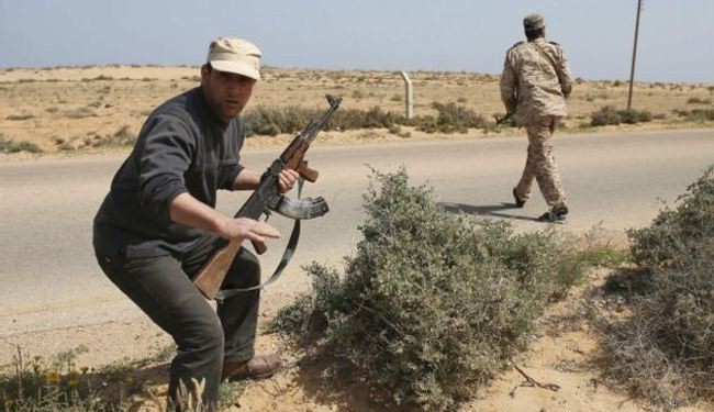 صحيفة جزائرية: فرنسا والإمارات تسعيان لتقسيم ليبيا