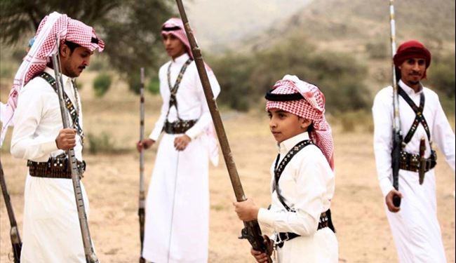(تصاویر) تفریح جوانان عرب با تفنگ سرپر