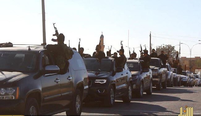 مانور نظامی داعش در روز روشن+تصاویر