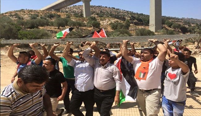 تظاهرات فلسطینی‌ها با حضور روحانیون مسلمان و مسیحی