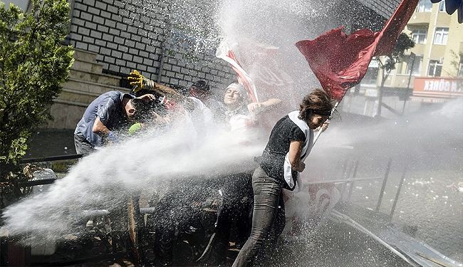 تفريق تظاهرة سلمية موالية للاكراد وسط اسطنبول