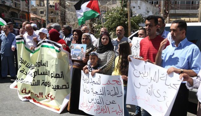الفلسطينيون يتظاهرون في رام الله للمطالبة بالغاء اتفاق أوسلو