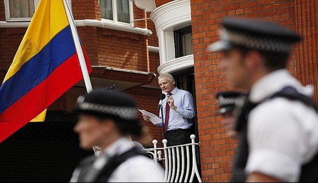 الشرطة البريطانية توقف مراقبتها لسفارة الإكوادور حيث يلجأ أسانج