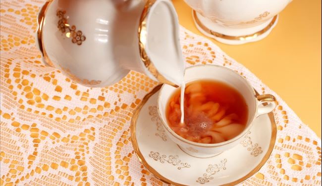 تحذير من شرب الشاي بالحليب!