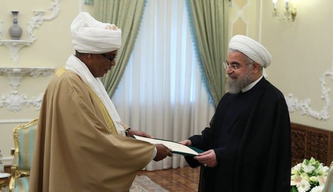 روحاني يدعو لحل مشاكل العالم الاسلامي سلميا