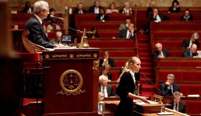 برلماني فرنسي وحفيدته يقترحان قطع روؤس الارهابيين..