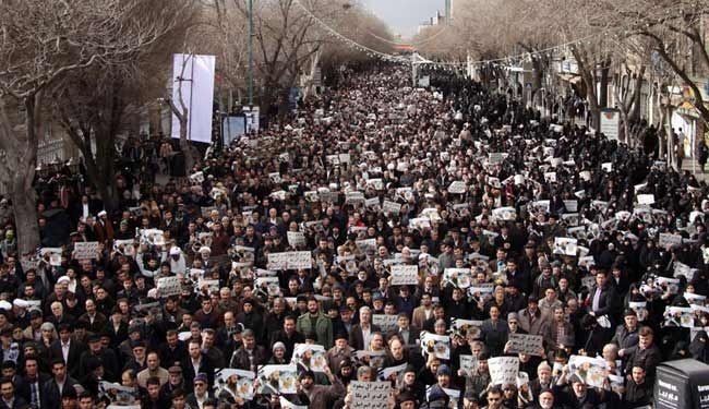 بالصور..تظاهرات حاشدة تعم مدن ايرانية تندیدا باعدام الشیخ النمر