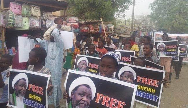 بالصور.. النيجيريون يتظاهرون للمطالبة بالافراج عن الشيخ الزكزاكي