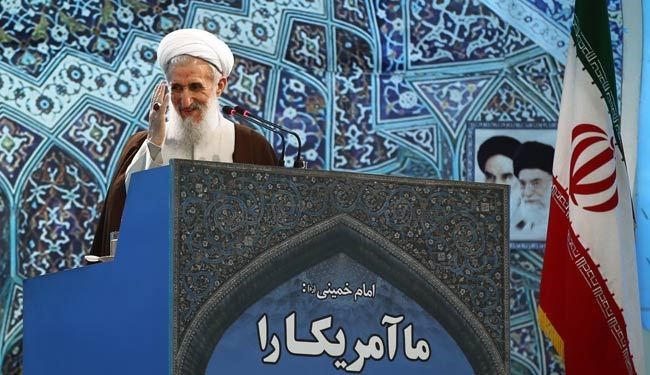 امام جمعة طهران يحذر من التغلغل الاقتصادي والسياسي للعدو