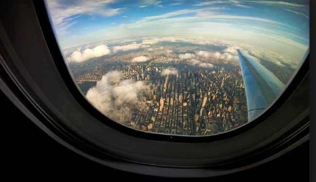 چرا پنجره هواپیما بیضی شکل است؟