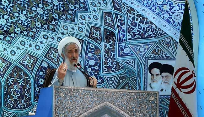امام جمعة طهران يدعو مرشحي الانتخابات للتقيد بالقانون