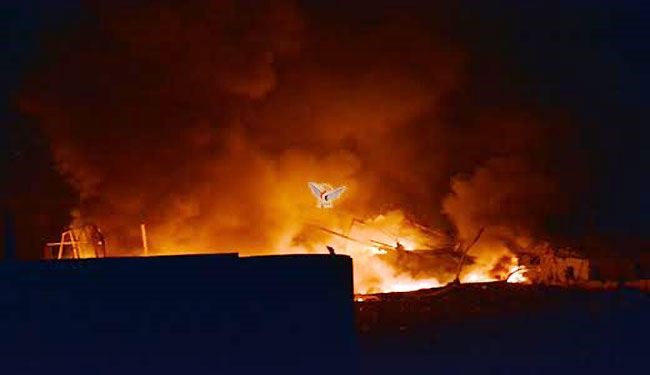 بعد قصف المياه.. السعودية تحرق معمل خياطة بعماله +صور