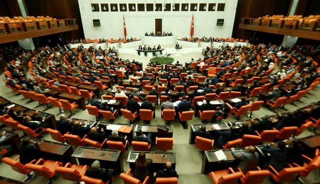 الخلافات في البرلمان التركي تفشل الاتفاق على دستور جديد