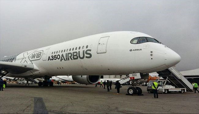 هبوط طائرة ايرباص A350 في مطار مهرآباد بطهران+صور