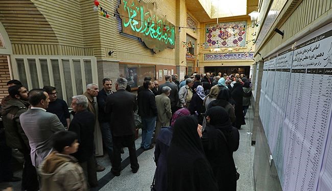 بالصور.. طوابير طويلة أمام مراكز الاقتراع بالعاصمة طهران