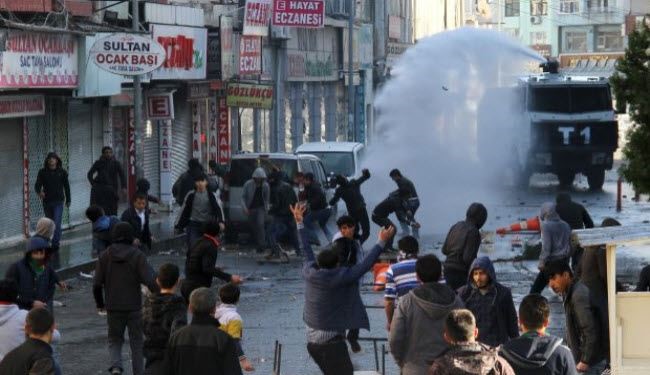 الشرطة التركية تفرق بعنف مظاهرات في مدينة دياربكر