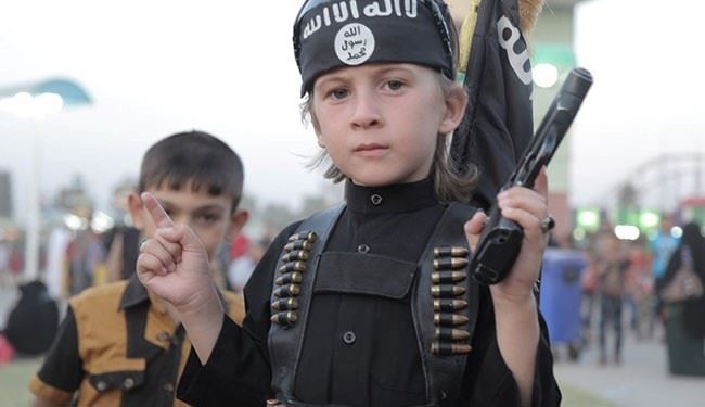 فوتبال بازی کودکان داعشی با سرهای بریده!