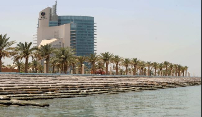 الكويت تسعى لزيادة إنتاجها النفطي والاسعار تتهاوى