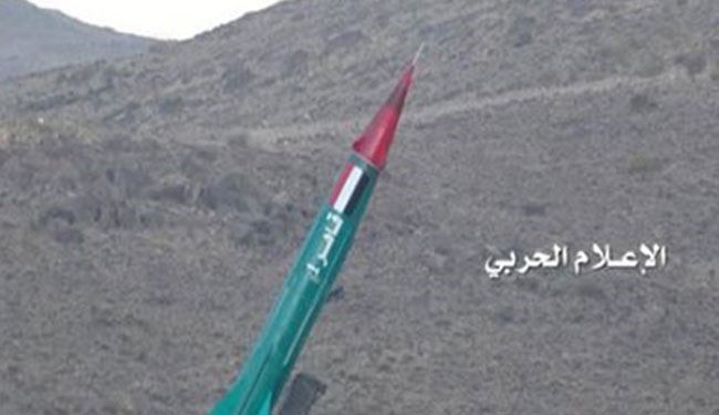 القوات اليمنية تستهدف الغزاة في قاعدة العند بلحج بصاروخ بالستي