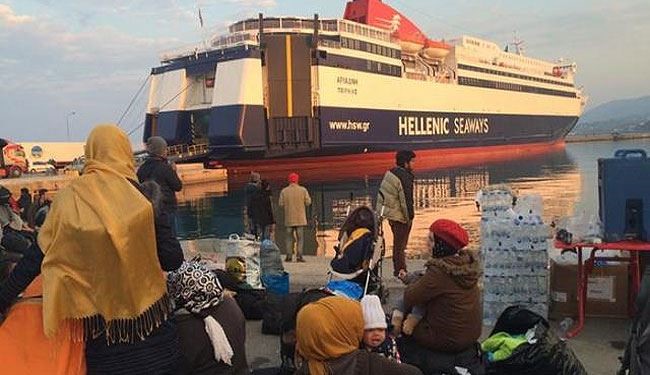 اليونان تعيد دفعة أولى من اللاجئين إلى تركيا
