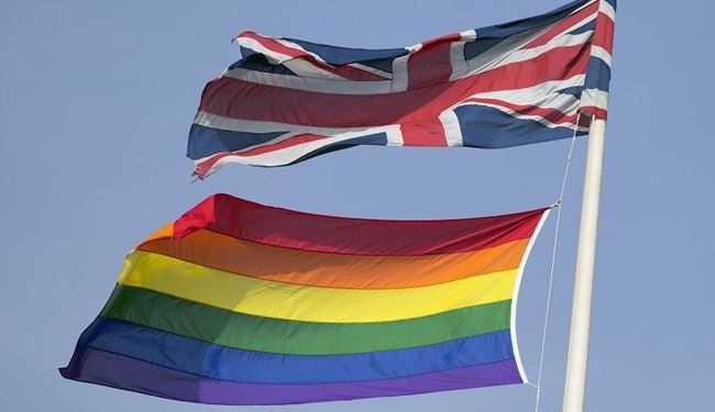 پرچم همجنس‌گرایان بر فراز سفارتخانه‌های استعمار پیر؟!