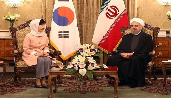 ايران وكوريا الجنوبية توقعان 19 مذكرة ووثيقة تعاون