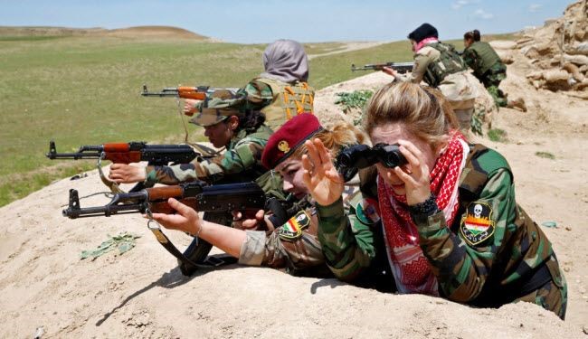 شاهد ..مجندات البشمركة الكردية على خطوط المواجهة في الموصل