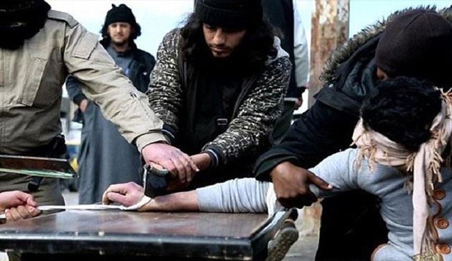شاهد على وحشية الارهاب.. فتى سوري قطع داعش يده