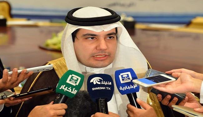 وزير سعودي يثير غضبا عارما بعد إهانته صحفيا مخضرما