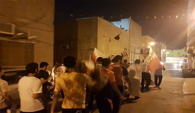 البحرينيون يتظاهرون انتصارا لآية الله قاسم +صور