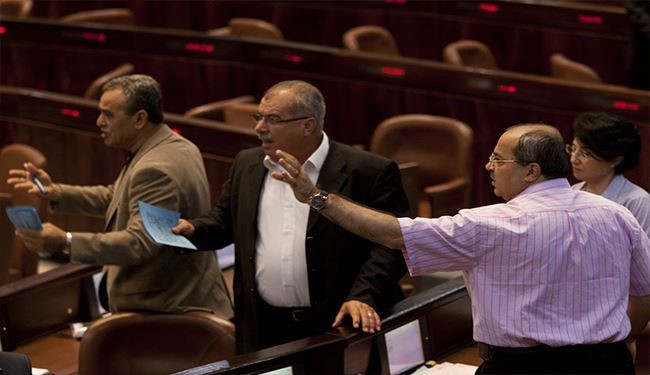 ما خلفيات قرار اقصاء الأعضاء العرب من الكنيست الاسرائيلي؟