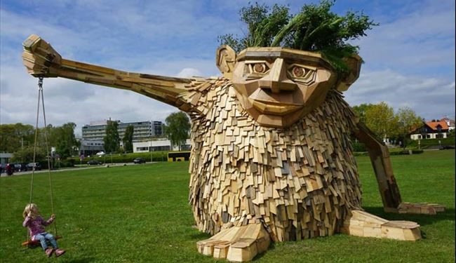 ساخت مجسمه های چوبی از مواد بازیافتی