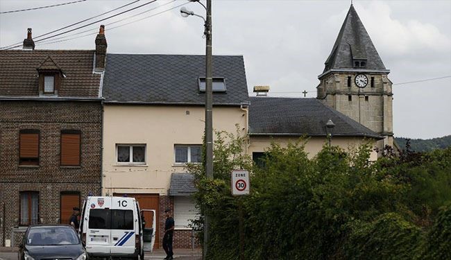 هل كشفت فرنسا هوية المهاجم الثاني لكاهن الكنيسة الذبيح؟