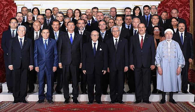 برلمان تونس يسحب الثقة من حكومة الحبيب الصيد