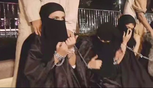 عکس: داعش در مسابقات قرآن کنیز جایزه می‌دهد!