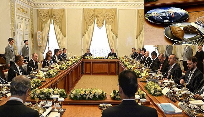 صور بوتين وأردوغان في اطباق على طاولة القمة! +صورة