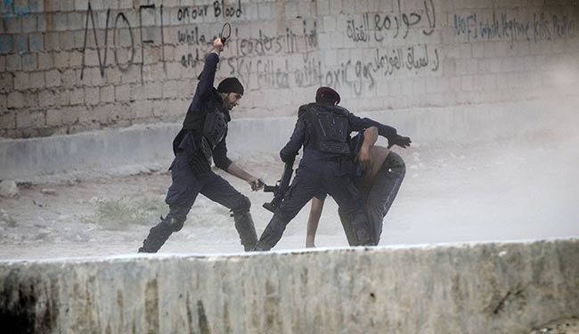بسبب نظره الى شرطي، معتقل بحريني يتعرض للتعذيب!