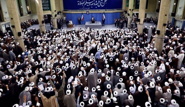 قائد الثورة الاسلامية يلتقي أئمة مساجد طهران