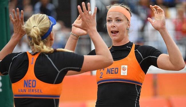 چرا لباس زنان والیبال ساحلی هلند جنجال برانگیزشد؟