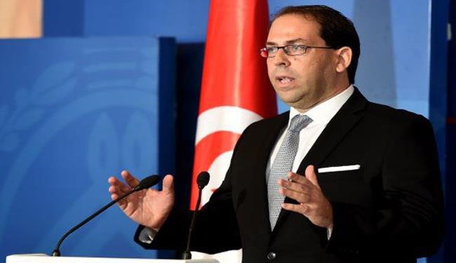 تونس... الشاهد يلوح بالتقشف والنقابات العمالية ترفض