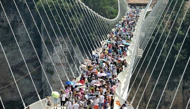 بزرگترین پل شیشه ای جهان بعد ازافتتاح بسته شد