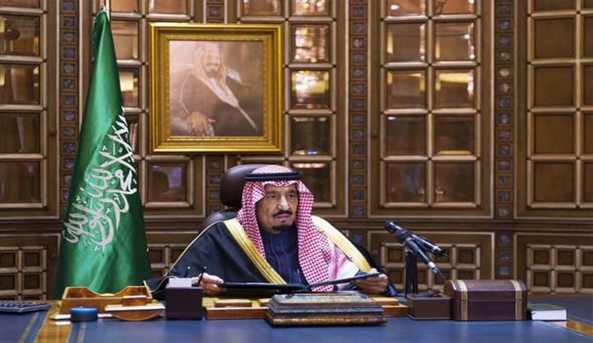 قرارات تخفيض الرواتب في السعودية: تقشف أم .. ؟